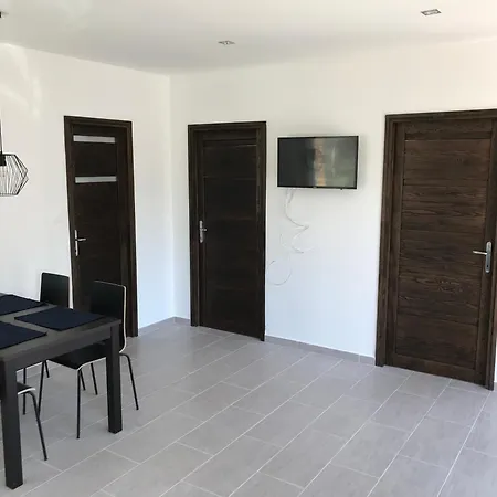 Jokai Apartmanhaz 펜션 *